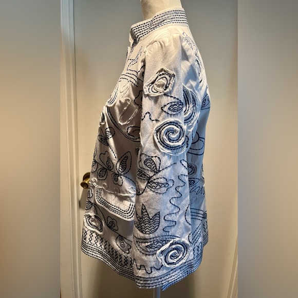 Distinctive Lightweight Jacket - Picture 2 of 7